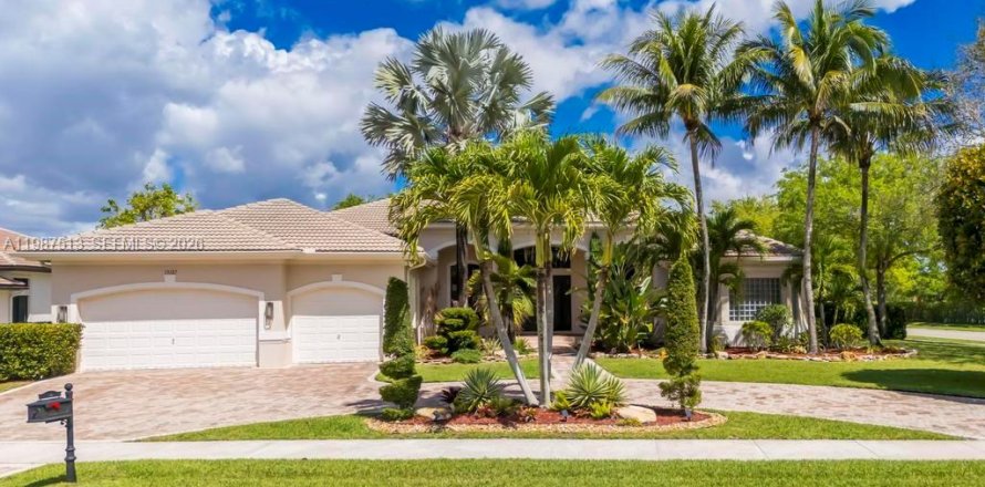 Casa en Davie, Florida 6 dormitorios, 408.31 m2 № 2055983