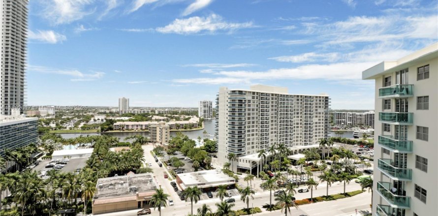 Condominio en Hollywood, Florida, 1 dormitorio № 1946349
