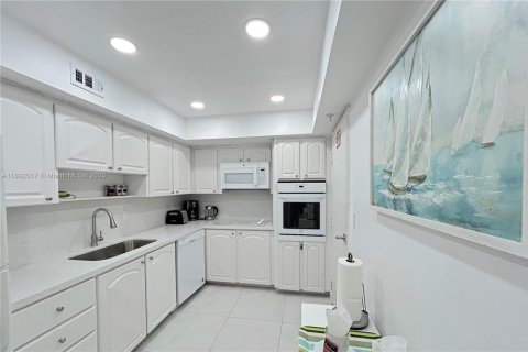 Condominio en venta en Hollywood, Florida, 1 dormitorio, 75.44 m2 № 1946349 - foto 5