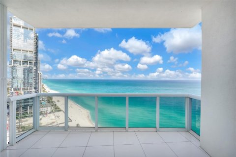 Condo in Sunny Isles Beach, Florida, 2 bedrooms  № 1867500 - photo 3