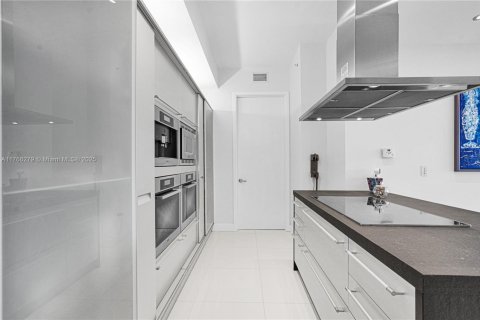 Condo in Sunny Isles Beach, Florida, 2 bedrooms  № 1867500 - photo 19