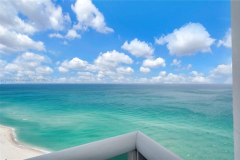 Condo in Sunny Isles Beach, Florida, 2 bedrooms  № 1867500 - photo 17