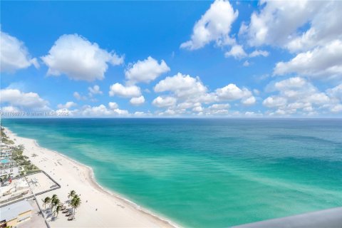 Condo in Sunny Isles Beach, Florida, 2 bedrooms  № 1867500 - photo 22
