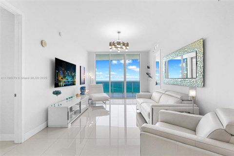 Condo in Sunny Isles Beach, Florida, 2 bedrooms  № 1867500 - photo 1