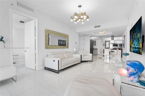 Condo in Sunny Isles Beach, Florida, 2 bedrooms  № 1867500 - photo 30