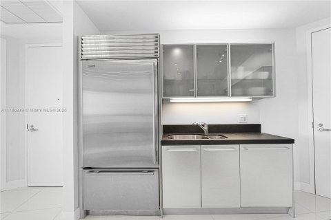 Condo in Sunny Isles Beach, Florida, 2 bedrooms  № 1867500 - photo 18