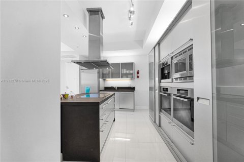 Condo in Sunny Isles Beach, Florida, 2 bedrooms  № 1867500 - photo 26