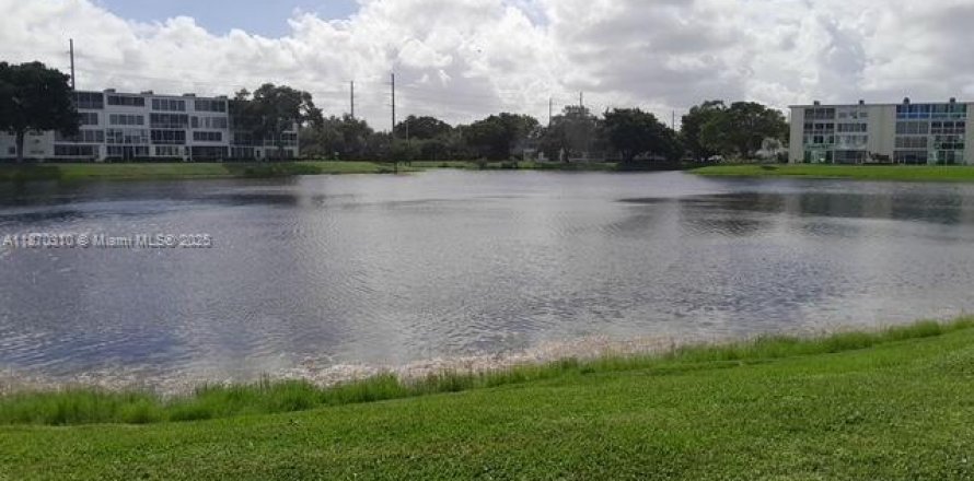 Condo in Deerfield Beach, Florida, 1 bedroom № 1895479
