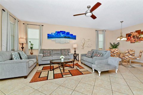 Villa ou maison à louer à Kissimmee, Floride: 4 chambres, 183.76 m2 № 2362691 - photo 11