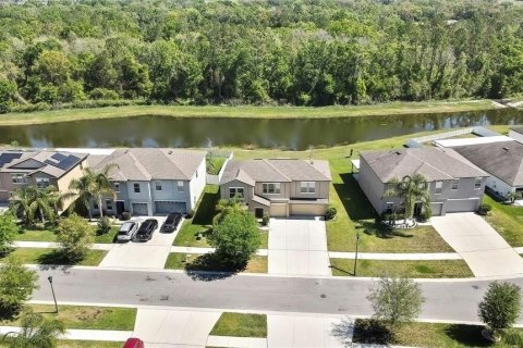 House in Zephyrhills, Florida 5 bedrooms, 302.4 sq.m. № 1613685 - photo 6