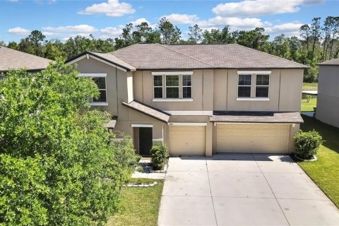 House in Zephyrhills, Florida 5 bedrooms, 302.4 sq.m. № 1613685 - photo 1