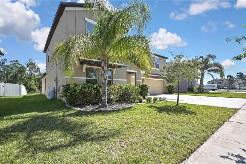 House in Zephyrhills, Florida 5 bedrooms, 302.4 sq.m. № 1613685 - photo 5