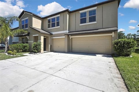 House in Zephyrhills, Florida 5 bedrooms, 302.4 sq.m. № 1613685 - photo 3