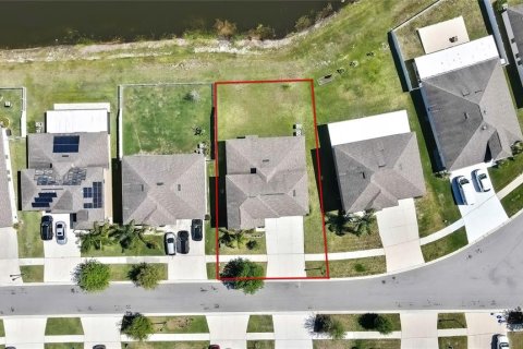 House in Zephyrhills, Florida 5 bedrooms, 302.4 sq.m. № 1613685 - photo 8
