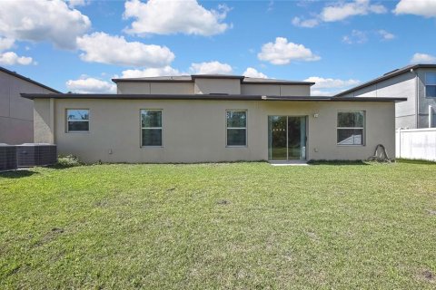 House in Zephyrhills, Florida 5 bedrooms, 302.4 sq.m. № 1613685 - photo 11