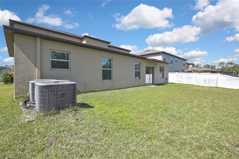 House in Zephyrhills, Florida 5 bedrooms, 302.4 sq.m. № 1613685 - photo 12