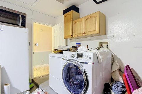 Commercial property in Lehigh Acres, Florida 4 bedrooms, 215.16 sq.m. № 2388704 - photo 30
