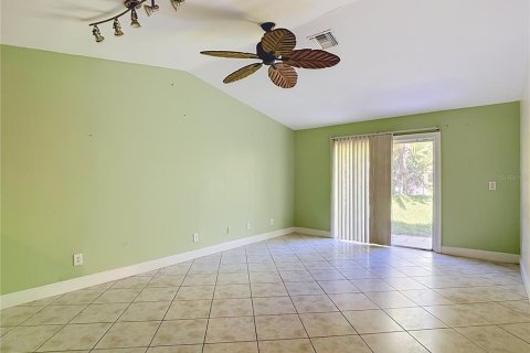 Commercial property in Lehigh Acres, Florida 4 bedrooms, 215.16 sq.m. № 2388704 - photo 17