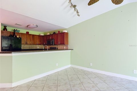 Commercial property in Lehigh Acres, Florida 4 bedrooms, 215.16 sq.m. № 2388704 - photo 16