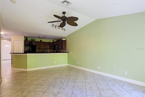 Commercial property in Lehigh Acres, Florida 4 bedrooms, 215.16 sq.m. № 2388704 - photo 21