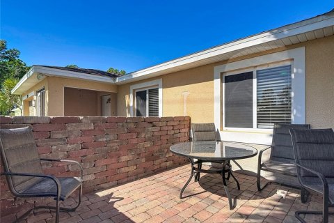 Commercial property in Lehigh Acres, Florida 4 bedrooms, 215.16 sq.m. № 2388704 - photo 5