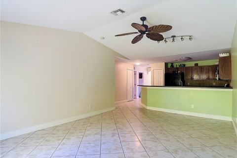 Commercial property in Lehigh Acres, Florida 4 bedrooms, 215.16 sq.m. № 2388704 - photo 20