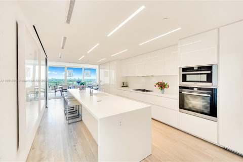 Condo in Surfside, Florida, 5 bedrooms  № 1693850 - photo 9