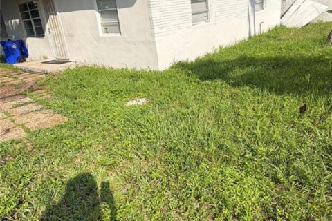 Commercial property in Fort Lauderdale, Florida 132.39 sq.m. № 2436010