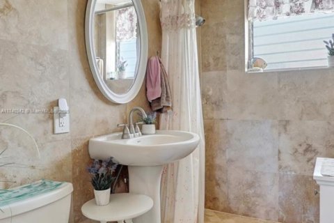 Condominio en venta en Fort Lauderdale, Florida, 1 dormitorio, 74.79 m2 № 1977501 - foto 5