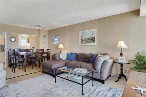 Condominio en venta en Fort Lauderdale, Florida, 1 dormitorio, 74.79 m2 № 1977501 - foto 2