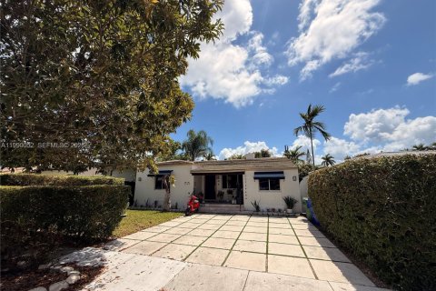 Купить виллу или дом в Майами, Флорида 3 спальни, 187.38м2, № 2052143 - фото 2