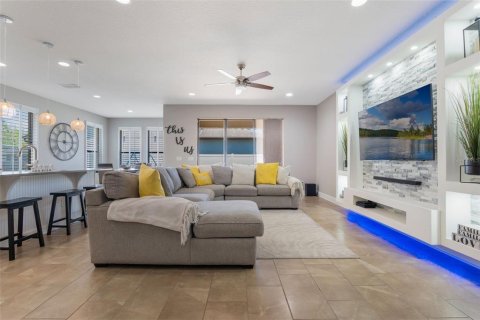 House in Orlando, Florida 3 bedrooms, 237.46 sq.m. № 1718546 - photo 3