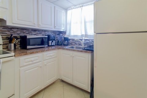 Copropriété à vendre à Sunrise, Floride: 1 chambre, 59.46 m2 № 2082760 - photo 2