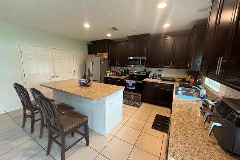 Casa en venta en Kissimmee, Florida, 4 dormitorios, 261.43 m2 № 1916985 - foto 16