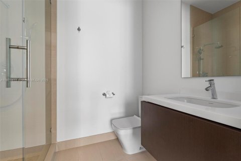 House in Doral, Florida 5 bedrooms, 328.6 sq.m. № 2015380 - photo 30