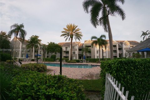 Condo in Pembroke Pines, Florida, 3 bedrooms  № 1995345 - photo 15