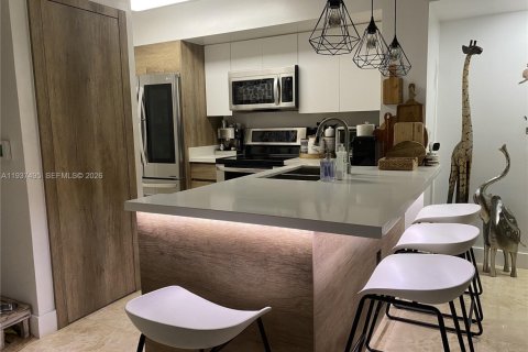 Condo in Pembroke Pines, Florida, 3 bedrooms  № 1995345