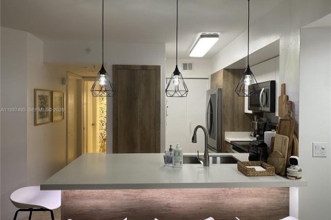 Condo in Pembroke Pines, Florida, 3 bedrooms  № 1995345 - photo 2