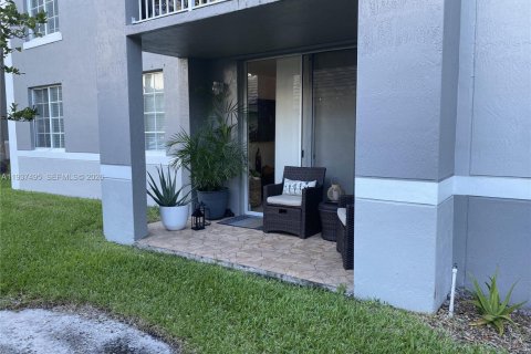 Condo in Pembroke Pines, Florida, 3 bedrooms  № 1995345 - photo 13