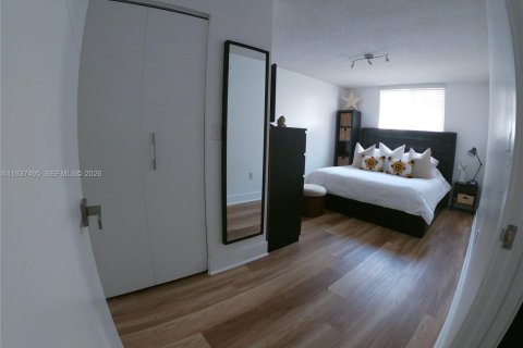 Condo in Pembroke Pines, Florida, 3 bedrooms  № 1995345 - photo 5