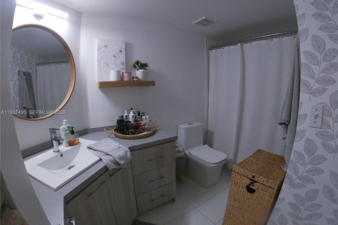 Condo in Pembroke Pines, Florida, 3 bedrooms  № 1995345 - photo 10