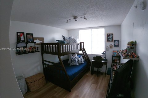 Condo in Pembroke Pines, Florida, 3 bedrooms  № 1995345 - photo 9