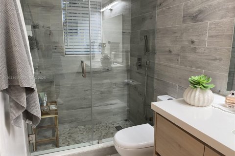 Condo in Pembroke Pines, Florida, 3 bedrooms  № 1995345 - photo 8