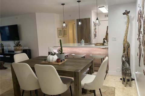 Condo in Pembroke Pines, Florida, 3 bedrooms  № 1995345 - photo 3