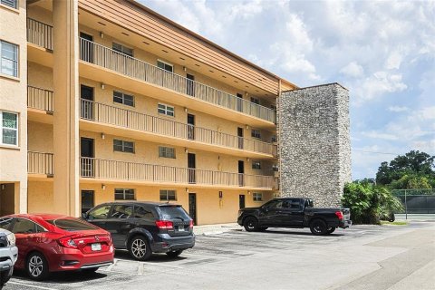 Condo in Tampa, Florida, 2 bedrooms  № 1876000 - photo 1