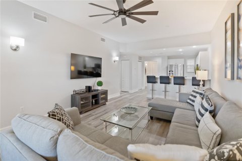 Condo in Bradenton, Florida, 2 bedrooms  № 2223214 - photo 7