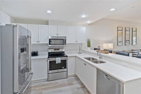 Condo in Bradenton, Florida, 2 bedrooms  № 2223214 - photo 11