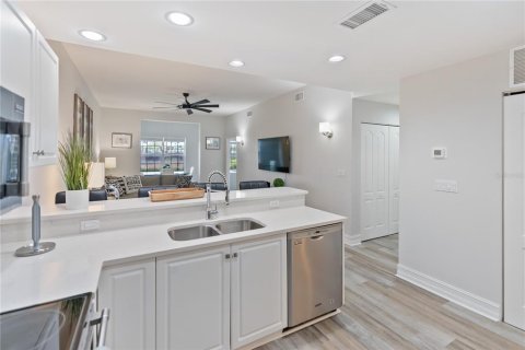 Condo in Bradenton, Florida, 2 bedrooms  № 2223214 - photo 15