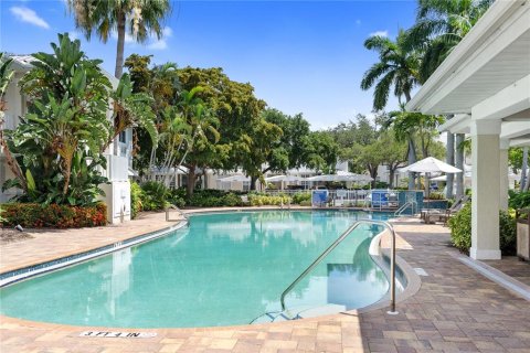 Condo in Bradenton, Florida, 2 bedrooms  № 2223214 - photo 30