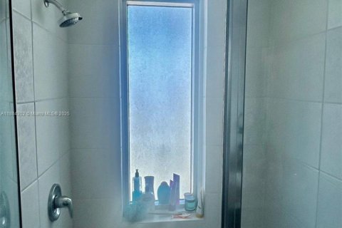 Condominio en alquiler en Miami, Florida, 2 dormitorios, 112.6 m2 № 1978541 - foto 23